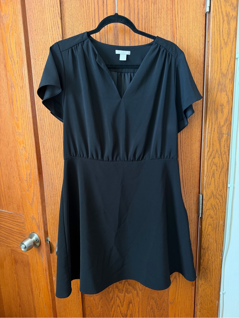 Black Short Sleeve V-Neck Dress